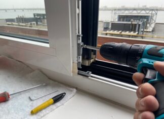 Замена Фурнитуры на Пластиковом Окне во Львове: Качественные Услуги от Фирмы «Ремонт Окон и Дверей»