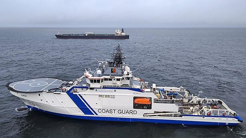 С танкера Eagle S, задержанного в Финляндии, шпионили за судами и авиацией НАТО