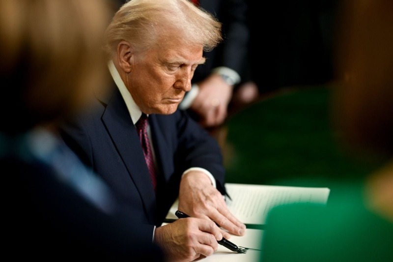 Трамп принял срочные жесткие меры против Колумбии за отказ принять самолеты с мигрантами