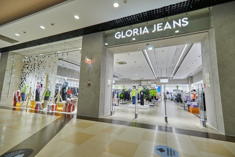 Убытки настигли крупнейшего производителя одежды в РФ: Gloria Jeans закрывает фабрики
