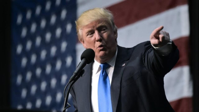 ​"Бомбят как сумасшедшие, прямо сейчас", — Трамп недоволен политикой Кремля в отношении Украины