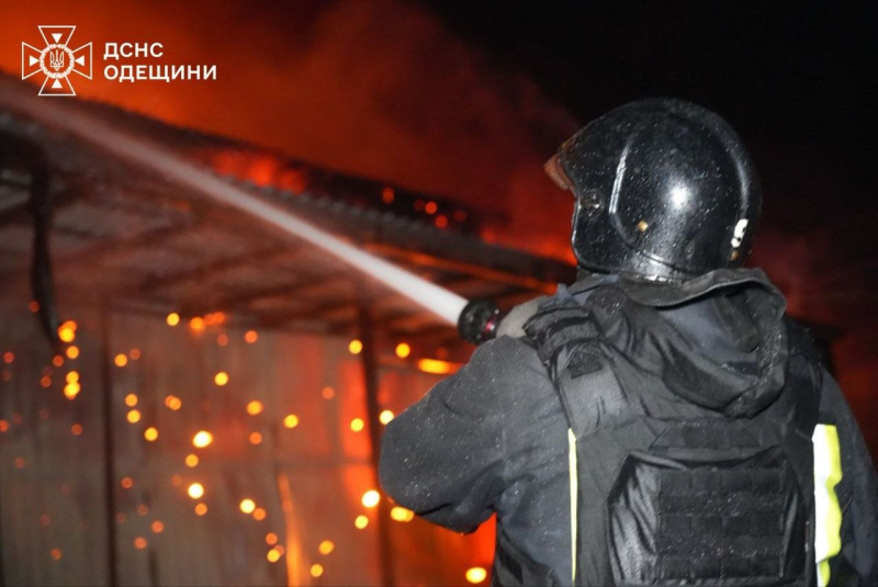ГСЧС показала последствия серии атак дронами РФ по Днепропетровщине, Одессе, Полтаве, Харькову и Киевщине