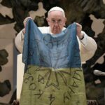 papa-rimskij-francisk-tajno-finansiroval-vsu-zhurnalist-raskryl-sekret-vatikana-1709902.jpg