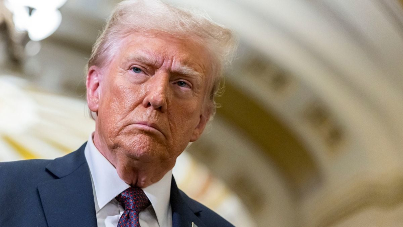 ​Трамп вспомнил о своей "пятой точке", комментируя реакцию стран на новые пошлины от США