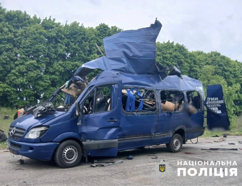 “Циничное военное преступление”: РФ ударила по автобусу с мирными жителями на Сумщине, много погибших