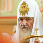 na-patriarhe-kirille-zametili-cerkovnuju-dragocennost-ukradennuju-u-ukrainy-pojavilis-foto-e39505a.jpg