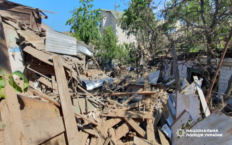Последствия удара РФ по маршрутке в Херсоне и обстрела на Харьковщине: ранены пенсионеры, много разрушений