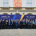 svoboda-ravenstvo-zelenskij-pozdravil-s-dnem-evropy-35-delegacij-vo-lvove-podnjali-flag-es-ddb3295.jpg