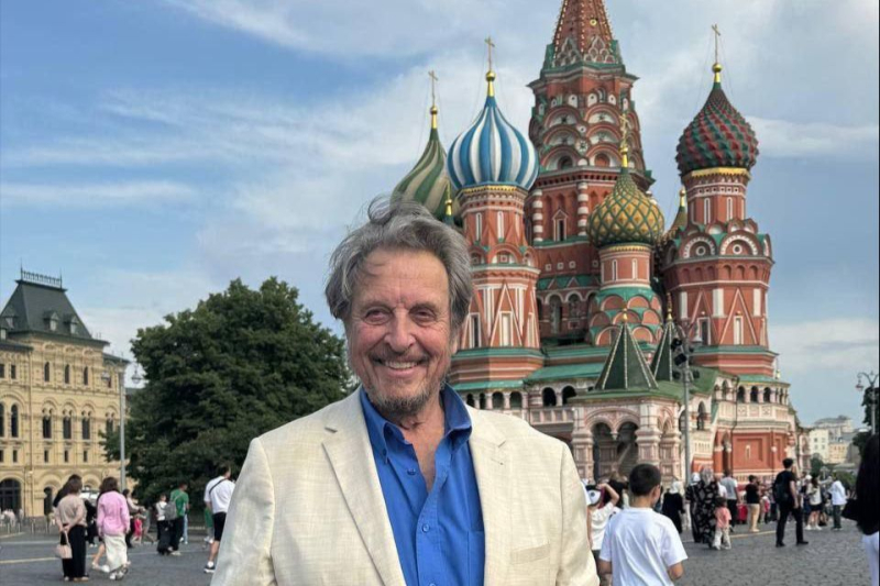 ​Дно пробито: Отец Илона Маска на форуме в Москве с главными пропагандистами Кремля