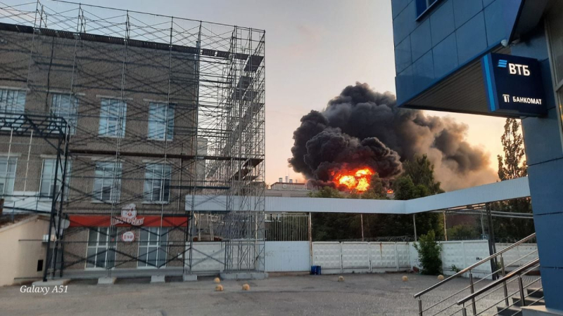 ​Дроны один за другим нанесли прицельные удары по важному заводу ВНИИР в Чебоксарах — кадры атаки