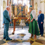 ja-otlit-iz-oruzhija-pri-uchastii-korolevy-niderlandov-maksimy-i-prezidenta-pavela-v-prage-osvjatili-kolokol-svobody-e4af31f.jpg