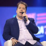 kremlevskij-krot-v-okruzhenii-trampa-glavnyj-borec-s-dezinformaciej-okazalsja-zjatem-stavlennika-putina-ba584f6.jpg