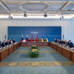 mjach-na-pole-rossii-chto-moskva-peredala-kievu-za-zakrytymi-dverjami-v-stambule-b474506.jpg