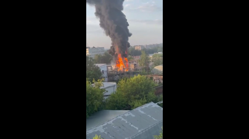 ​Дроны атаковали электроподстанцию в Сергиевом Посаде и завод в Азове — в сети публикуют кадры