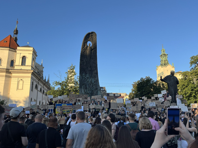 ​"Изменимся или умрем": Киев, Львов, Одесса восстали против закона №12414, Зеленский молчит