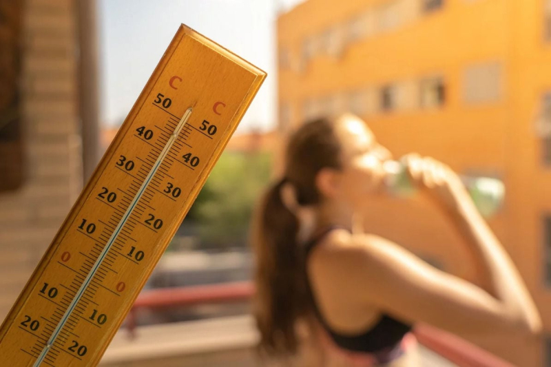 Украину накрывает жара: до +35°C и грозы на западе