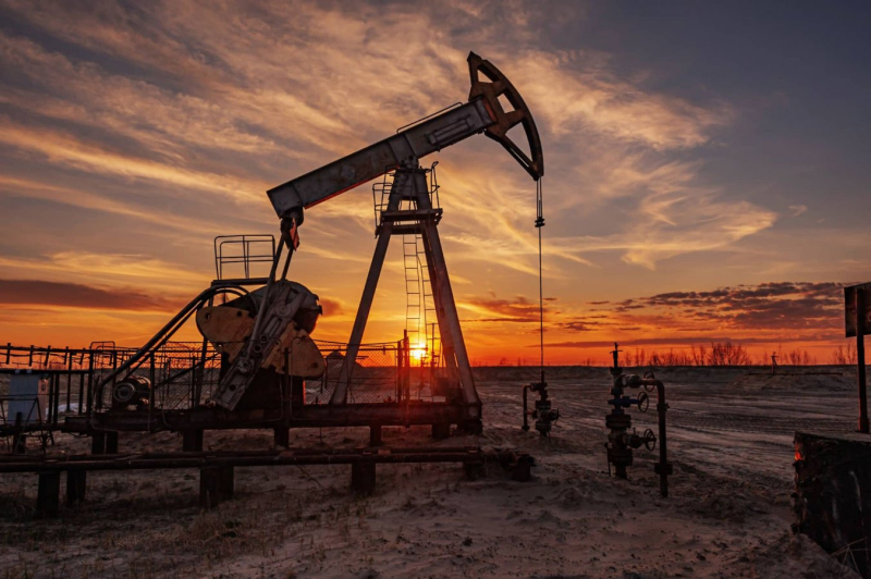 Цены на нефть снизились в ожидании встречи Трампа и Путина