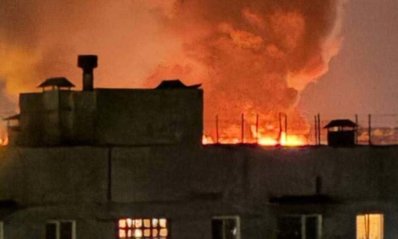 Дроны атаковали пункт управления бригады войск РФ в Енакиево – видео масштабного пожара