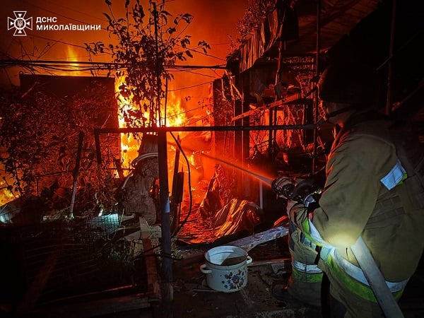 Оккупанты ударили ракетой Х-22 по Николаеву, разрушив дома: из-под завалов достали раненых