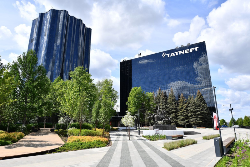 Российская экономика продолжает лететь в пропасть: прибыль "Татнефти" резко сократилась
