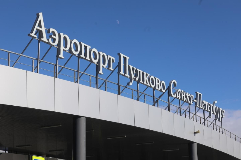 В аэропортах РФ снова хаос из-за налета дронов: Петербург оказался "отрезан" от неба
