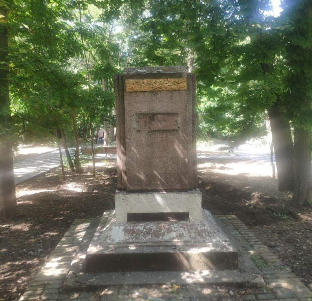 В Болграде из парка убрали памятник имперскому поэту Пушкину: в Сети показали фото