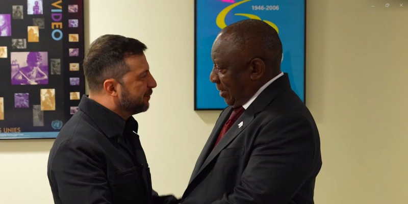 Еще одна страна заявила о готовности организовать встречу Зеленского и Путина