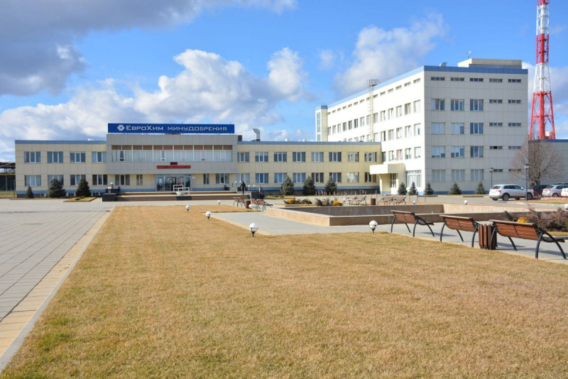 ​Крупнейшее химическое предприятие на юге РФ: "хорошие" дроны атаковали завод в Белореченске &mdash; кадры