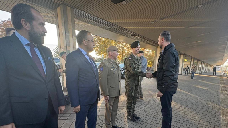 Министр обороны Польши Косиняк-Камиш прибыл в Киев для обсуждения безопасности и поддержки Украины