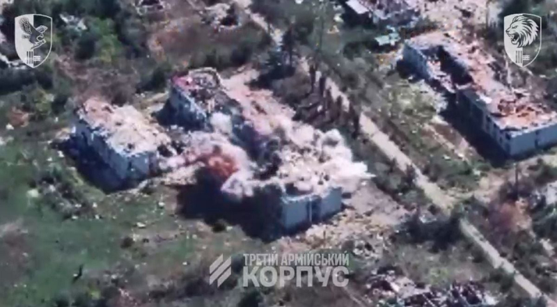 На Донбассе авиация 3-го армейского корпуса мощным ударом разбомбила два здания с пехотой армии РФ