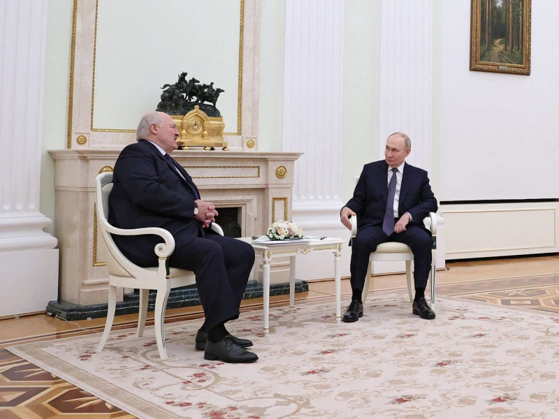 "Начинают душить, от нас не отстанут", &ndash; Лукашенко проговорился, что он и Путин "на грани выживания"