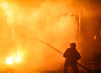 Авиаудар по Сумщине: российские военные уничтожили жилые постройки в Стецковке