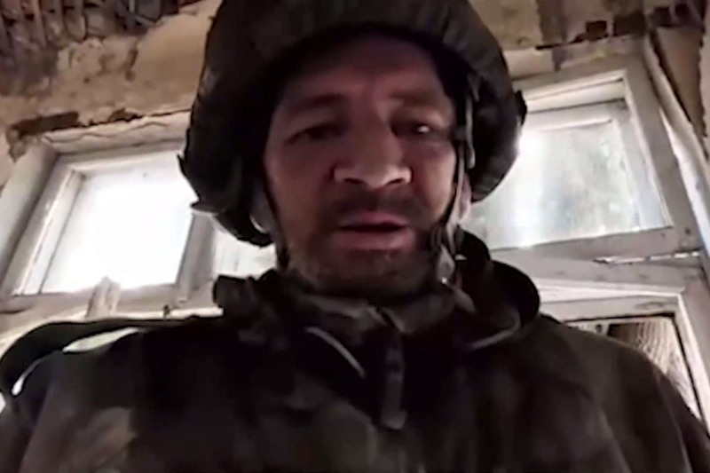 ​Солдат ВС РФ на фоне тел сослуживцев записал видео: "Не едьте сюда, пацаны, это не наша война"