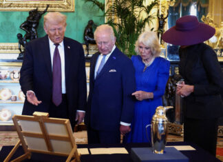 Громкий скандал: как Трамп с супругой нарушили королевский протокол во время визита в Британию