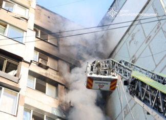 Массированная атака на Днепр: Опубликованы кадры спасательной операции после вражеского удара
