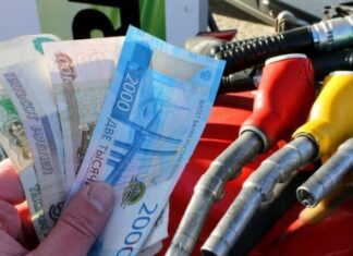 Топливный кризис расширяется: регионы России страдают от нехватки горючего