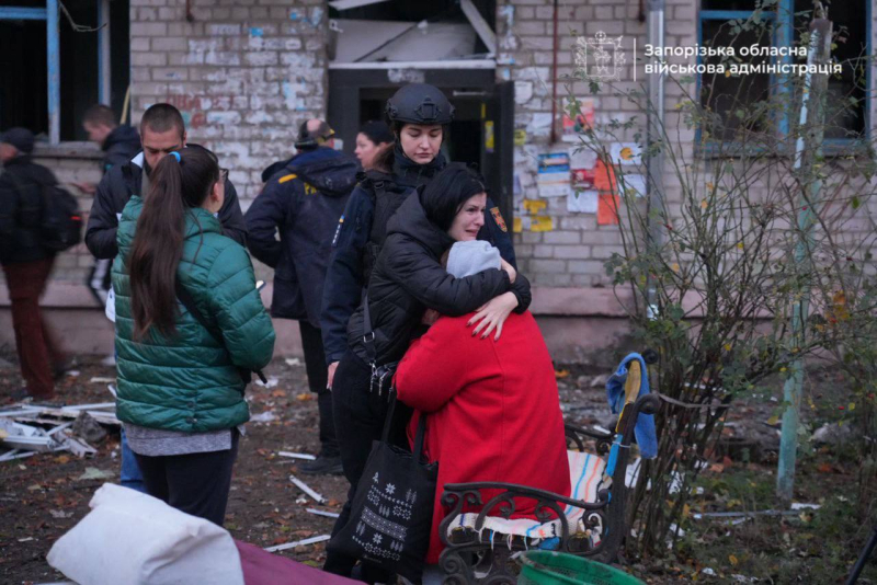 ​Много пострадавших детей, разрушено общежитие и объекты инфраструктуры: Кремль запустил по Запорожью не одну баллистическую ракету