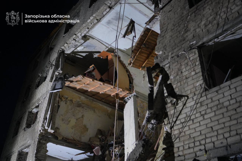 ​Много пострадавших детей, разрушено общежитие и объекты инфраструктуры: Кремль запустил по Запорожью не одну баллистическую ракету