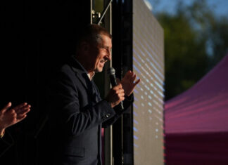 Чешский политический расклад: партия Бабиша лидирует с угрозой для украинской поддержки