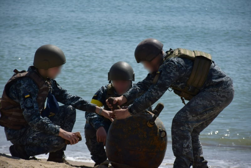 Последствия непогоды и агрессии РФ: ВМС Украины обнаружили дрейфующие мины у побережья Одессы