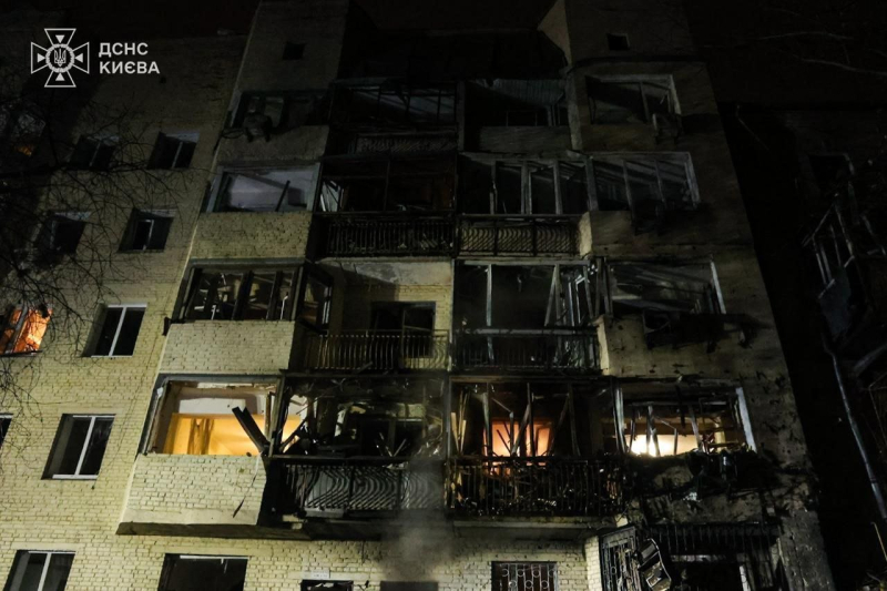 Последствия террора РФ в Украине: много пожаров, атакована синагога, погиб спасатель, повреждена ж/д