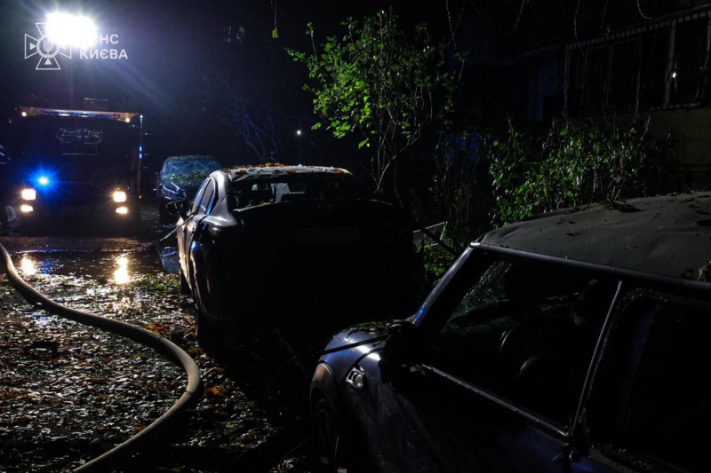 Последствия террора РФ в Украине: много пожаров, атакована синагога, погиб спасатель, повреждена ж/д