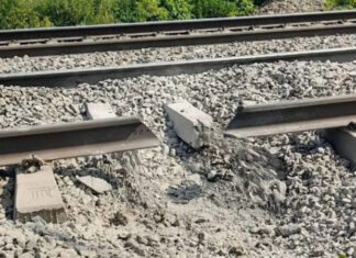 Диверсия на железной дороге: Крупномасштабный подрыв нарушил военные перевозки под Петербургом