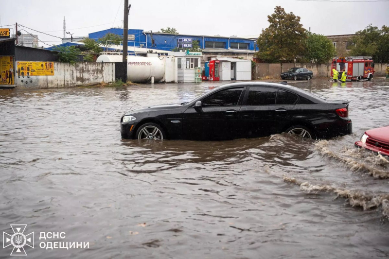 Потоп в Одессе: 9 человек погибло, перекрыты улицы – фоторепортаж