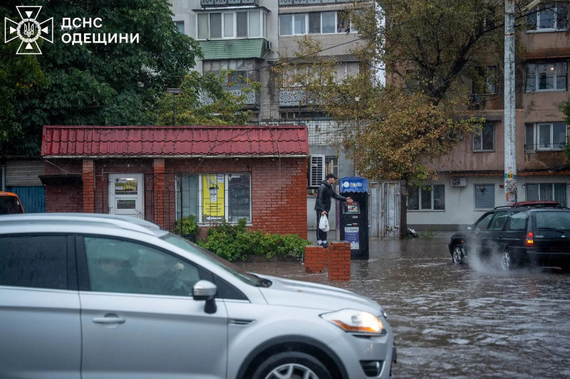 Потоп в Одессе: 9 человек погибло, перекрыты улицы – фоторепортаж