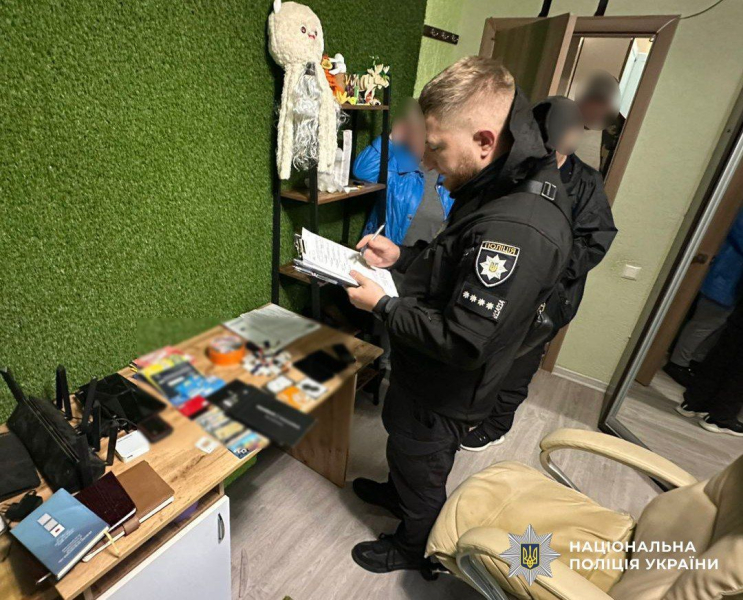 Правоохранители разоблачили группу мошенников, которые с помощью ИИ оформляли кредиты на сотни украинцев