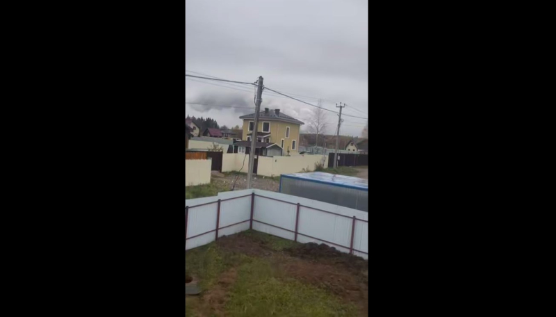 Предприятие Роскомоса под Москвой окутал огромный столб дыма, очевидцы сообщают о "взрыве"