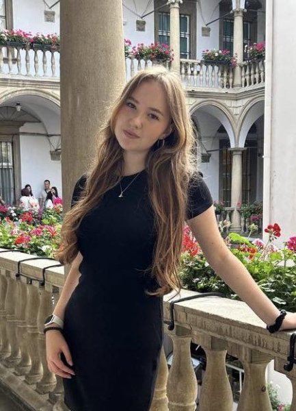 "Слезы, отчаяние, боль", – в Лапаевском лицее рассказали о десятикласснице, погибшей из-за атаки оккупантов