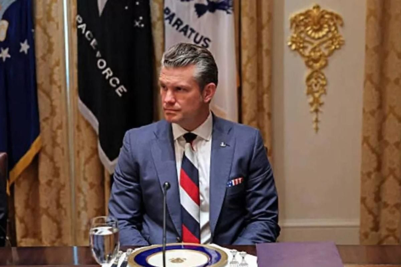 У Трампа отреагировали на атаки на Хегсета из-за галстука "в цветах флага РФ" на встрече с Зеленским