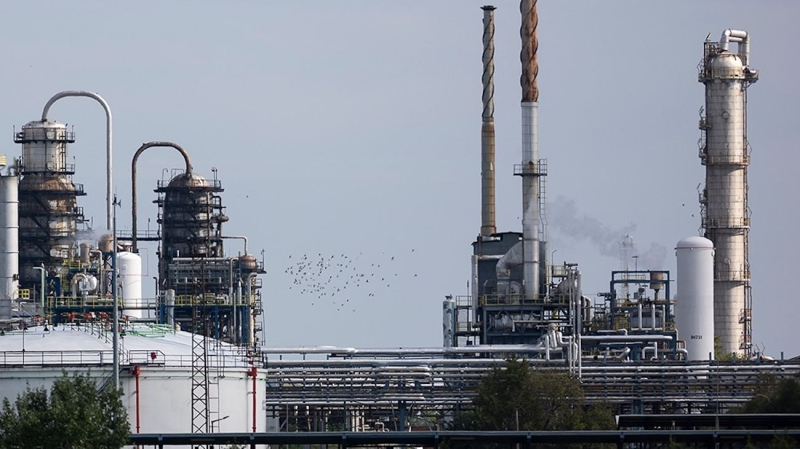 Уже третий в Европе: в Словакии загорелся НПЗ, тесно связанный с Россией